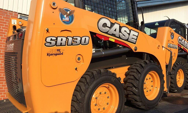Мини-погрузчик CASE SR130