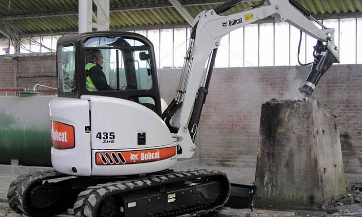 Мини-экскаватор Bobcat 435 с гидромолотом