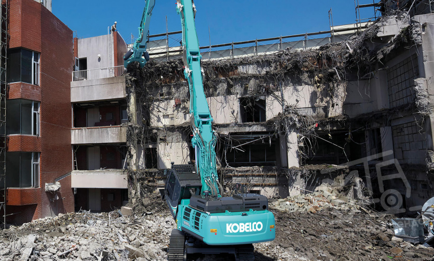 Экскаватор Kobelco SK350LC-8 с бетоноломом