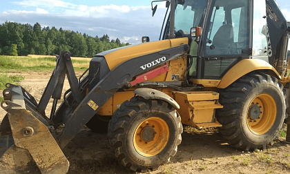 Экскаватор-погрузчик Volvo BL71B