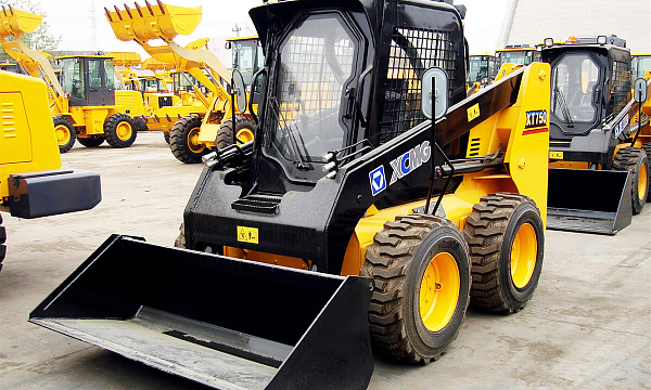 Мини-погрузчик XCMG XT750