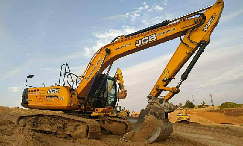 Гусеничный экскаватор JCB JS 260