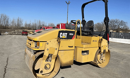 Дорожный каток Caterpillar CB34 - 3,9 тонны
