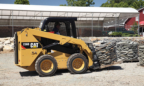 Мини-погрузчик Cat 236D3