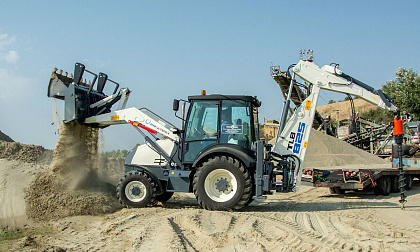 Экскаватор-погрузчик Terex TLB 825