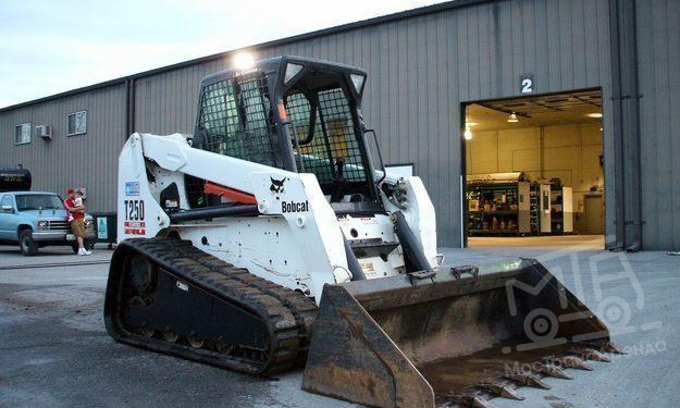 Мини-погрузчик Bobcat T250