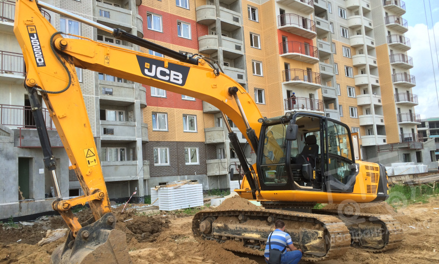Гусеничный экскаватор JCB JS 220 LC