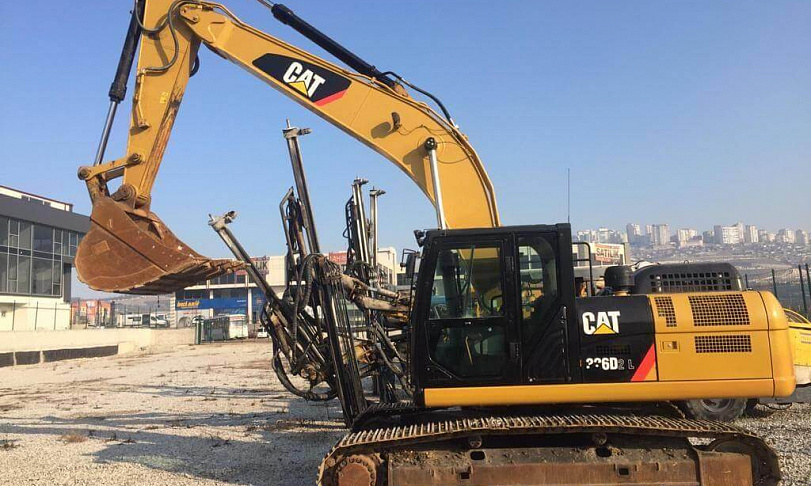 Длиннорукий экскаватор Cat 326D2L