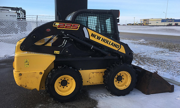 Мини-погрузчик New Holland L225